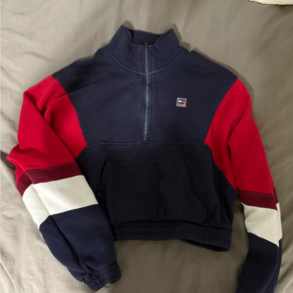 very nice fila cropped sweater 🧚🏽‍♀️